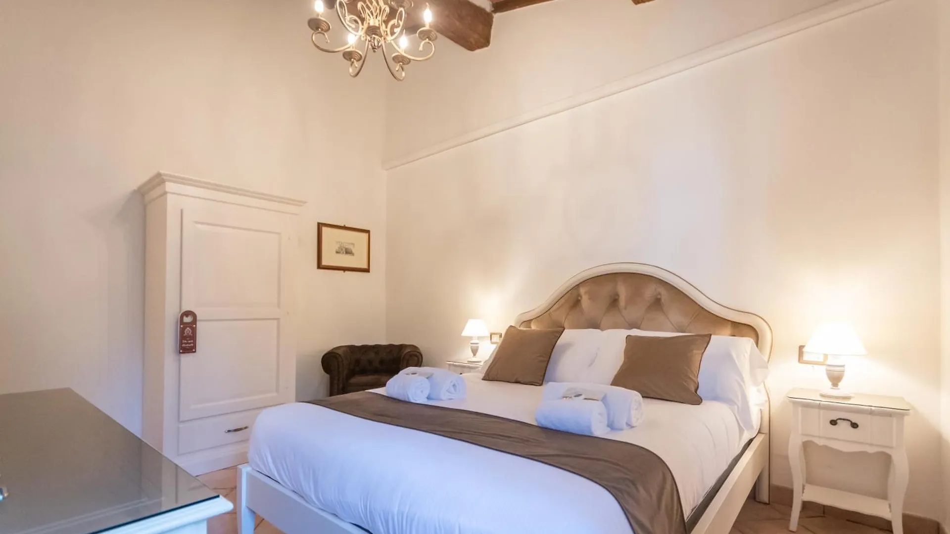 Regina Rooms Pisa Italy
