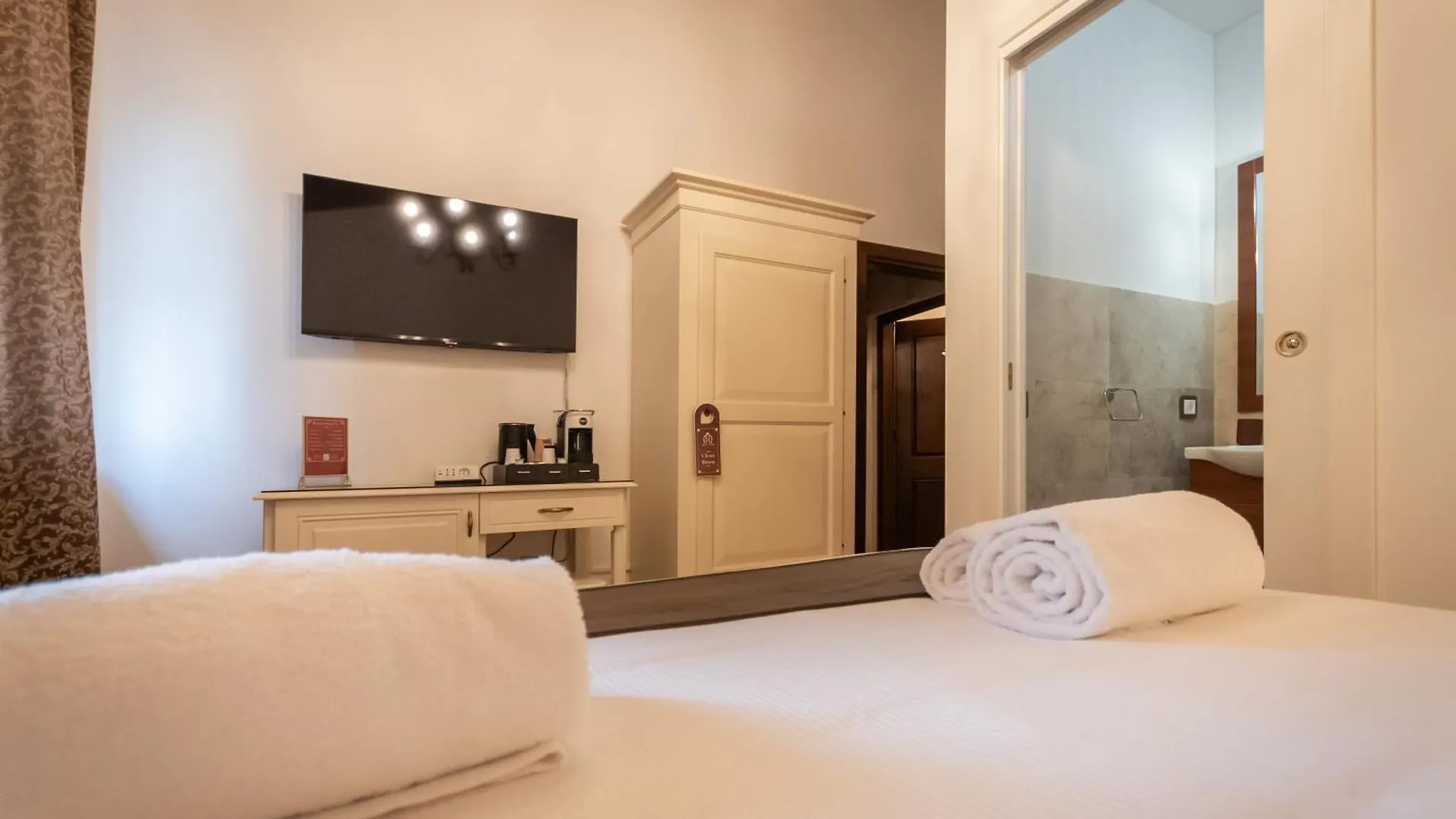 Regina Rooms Pisa Guest house