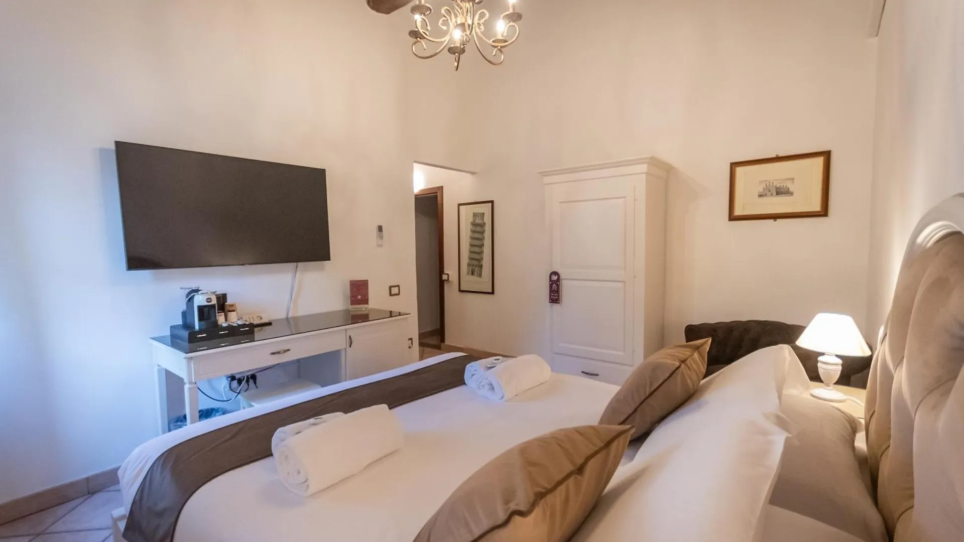 Regina Rooms Pisa 0*,  Italy